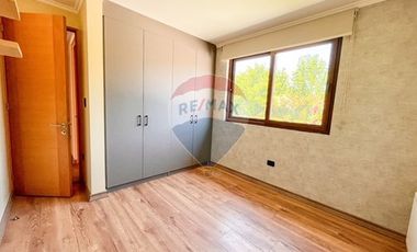 Casa de Lujo 5D 5B + quincho con 2D y 1B y piscina