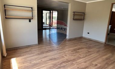 Casa de Lujo 5D 5B + quincho con 2D y 1B y piscina