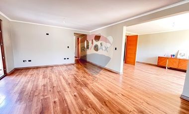 Casa de Lujo 5D 5B + quincho con 2D y 1B y piscina