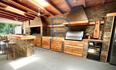 ESPECTACULAR CASA ESTILO MEDITERRÁNEO UBICADO EN PIEDRA ROJA