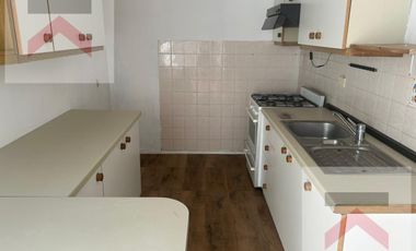 Casa en Alquiler en  La Lucila 4 Dormitorios, con Jardín, cochera y patio.