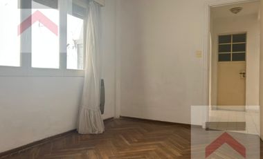 Casa en Alquiler en  La Lucila 4 Dormitorios, con Jardín, cochera y patio.