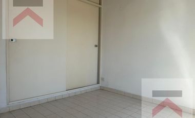 Casa en Alquiler en  La Lucila 4 Dormitorios, con Jardín, cochera y patio.