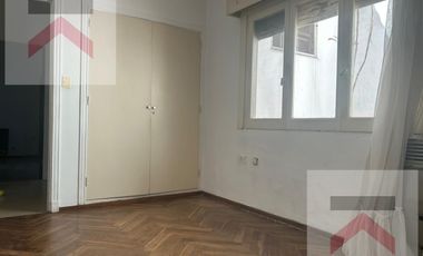 Casa en Alquiler en  La Lucila 4 Dormitorios, con Jardín, cochera y patio.