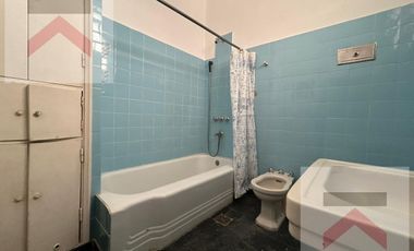 Casa en Alquiler en  La Lucila 4 Dormitorios, con Jardín, cochera y patio.