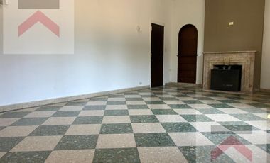 Casa en Alquiler en  La Lucila 4 Dormitorios, con Jardín, cochera y patio.