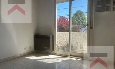 Casa en Alquiler en  La Lucila 4 Dormitorios, con Jardín, cochera y patio.