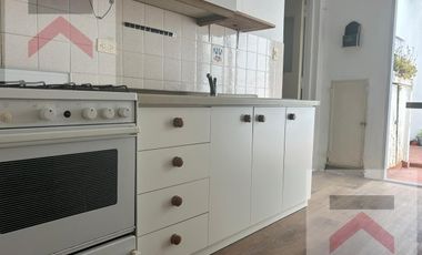 Casa en Alquiler en  La Lucila 4 Dormitorios, con Jardín, cochera y patio.