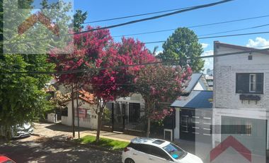 Casa en Alquiler en  La Lucila 4 Dormitorios, con Jardín, cochera y patio.