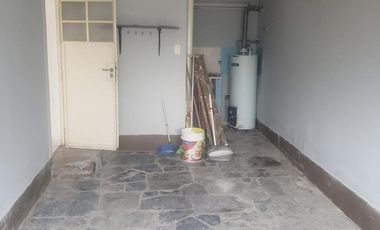 Casa en Alquiler en  La Lucila 4 Dormitorios, con Jardín, cochera y patio.