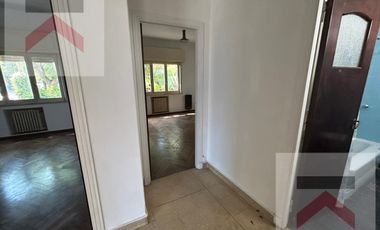 Casa en Alquiler en  La Lucila 4 Dormitorios, con Jardín, cochera y patio.