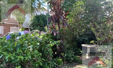 Casa en Alquiler en  La Lucila 4 Dormitorios, con Jardín, cochera y patio.