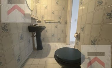 Casa en Alquiler en  La Lucila 4 Dormitorios, con Jardín, cochera y patio.