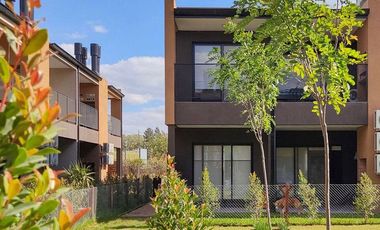 Departamento de 3 ambientes en Venta Pilar Cañada Village Planta Baja con Jardin galería y parrilla