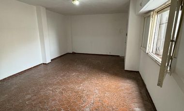 ALQUILER DEPARTAMENTO DE ESCALERA