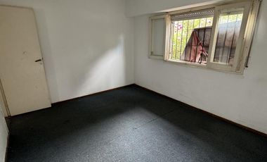 ALQUILER DEPARTAMENTO DE ESCALERA