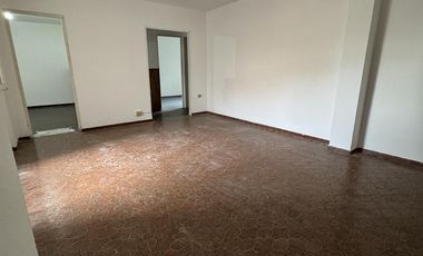 ALQUILER DEPARTAMENTO DE ESCALERA