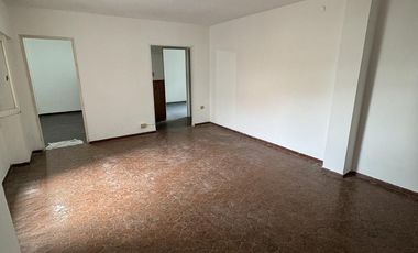 ALQUILER DEPARTAMENTO DE ESCALERA