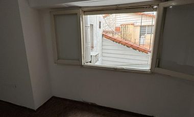 ALQUILER DEPARTAMENTO DE ESCALERA