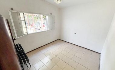 Venta Casa Av. Belgrano 1600 - Pérez.
