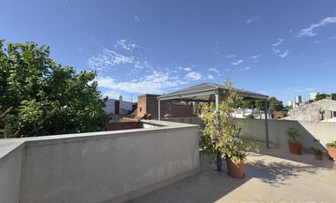 CASA VENTA VICENTE LÓPEZ 4 AMBIENTES  COCHERA