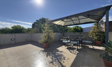 CASA VENTA VICENTE LÓPEZ 4 AMBIENTES  COCHERA