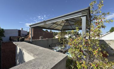 CASA VENTA VICENTE LÓPEZ 4 AMBIENTES  COCHERA
