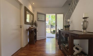 CASA VENTA VICENTE LÓPEZ 4 AMBIENTES  COCHERA