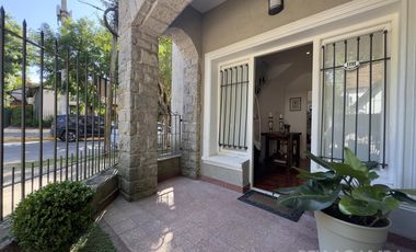 CASA VENTA VICENTE LÓPEZ 4 AMBIENTES  COCHERA