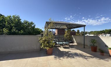 CASA VENTA VICENTE LÓPEZ 4 AMBIENTES  COCHERA