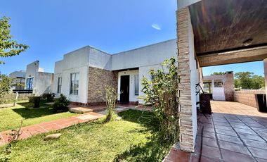 Casa en La Caleta de 4 ambientes