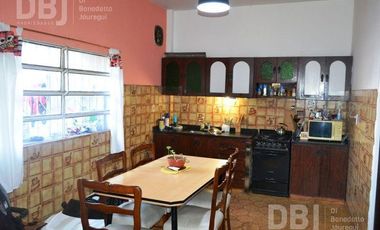 VENTA DE CASA 4 AMBIENTES EN VILLA MADERO
