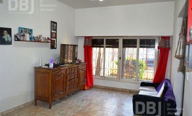 VENTA DE CASA 4 AMBIENTES EN VILLA MADERO