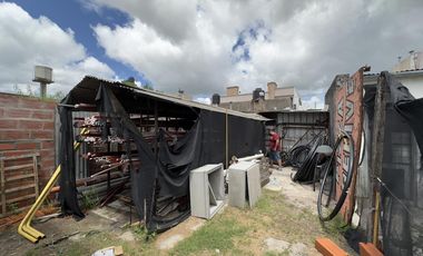 Local sobre importante Avenida.