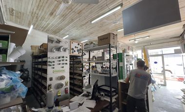 Local sobre importante Avenida.