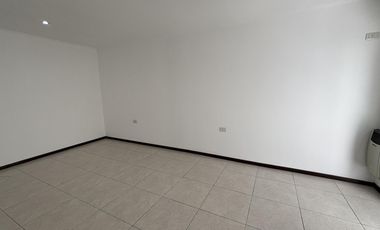 DEPARTAMENTO EN VENTA-UBICADO EN PLANTA BAJA- COCINA/COMEDOR-BAÑO-LAVADERO-2 DORMITORIOS. EXCELENTE UBICACION.