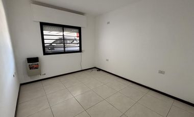 DEPARTAMENTO EN VENTA-UBICADO EN PLANTA BAJA- COCINA/COMEDOR-BAÑO-LAVADERO-2 DORMITORIOS. EXCELENTE UBICACION.