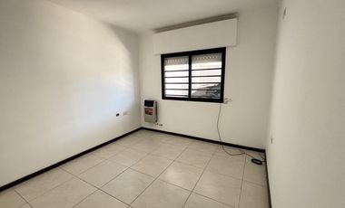 DEPARTAMENTO EN VENTA-UBICADO EN PLANTA BAJA- COCINA/COMEDOR-BAÑO-LAVADERO-2 DORMITORIOS. EXCELENTE UBICACION.
