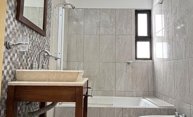 DEPARTAMENTO EN VENTA-UBICADO EN PLANTA BAJA- COCINA/COMEDOR-BAÑO-LAVADERO-2 DORMITORIOS. EXCELENTE UBICACION.