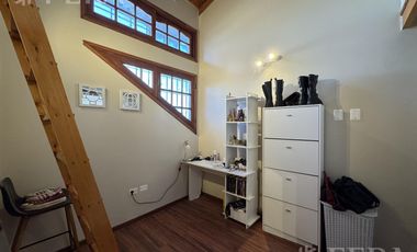 Venta Casa 5 ambientes con cochera, quincho y parrilla en Villa Dominico