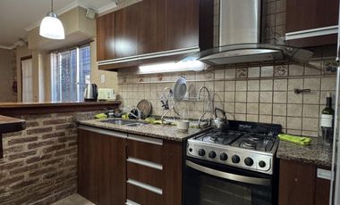 Venta Casa 5 ambientes con cochera, quincho y parrilla en Villa Dominico