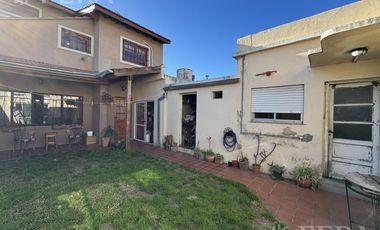 Venta Casa 5 ambientes con cochera, quincho y parrilla en Villa Dominico