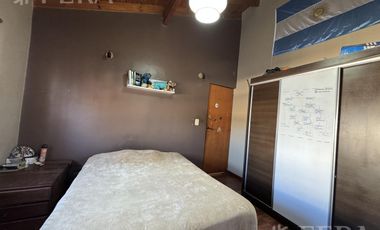 Venta Casa 5 ambientes con cochera, quincho y parrilla en Villa Dominico