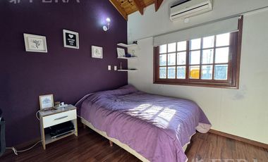 Venta Casa 5 ambientes con cochera, quincho y parrilla en Villa Dominico