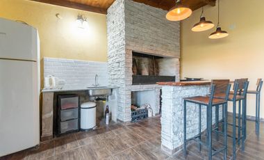 665 entre 16 y 17 Sicardi, casa con piscina en VENTA