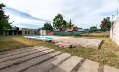 665 entre 16 y 17 Sicardi, casa con piscina en VENTA
