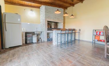 665 entre 16 y 17 Sicardi, casa con piscina en VENTA