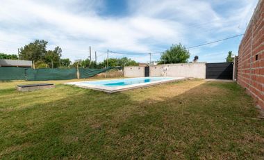 665 entre 16 y 17 Sicardi, casa con piscina en VENTA