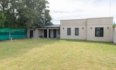 665 entre 16 y 17 Sicardi, casa con piscina en VENTA