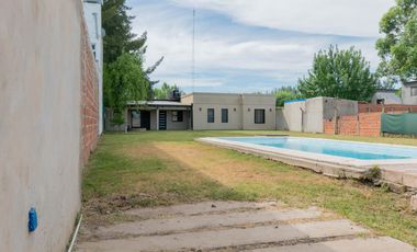 665 entre 16 y 17 Sicardi, casa con piscina en VENTA